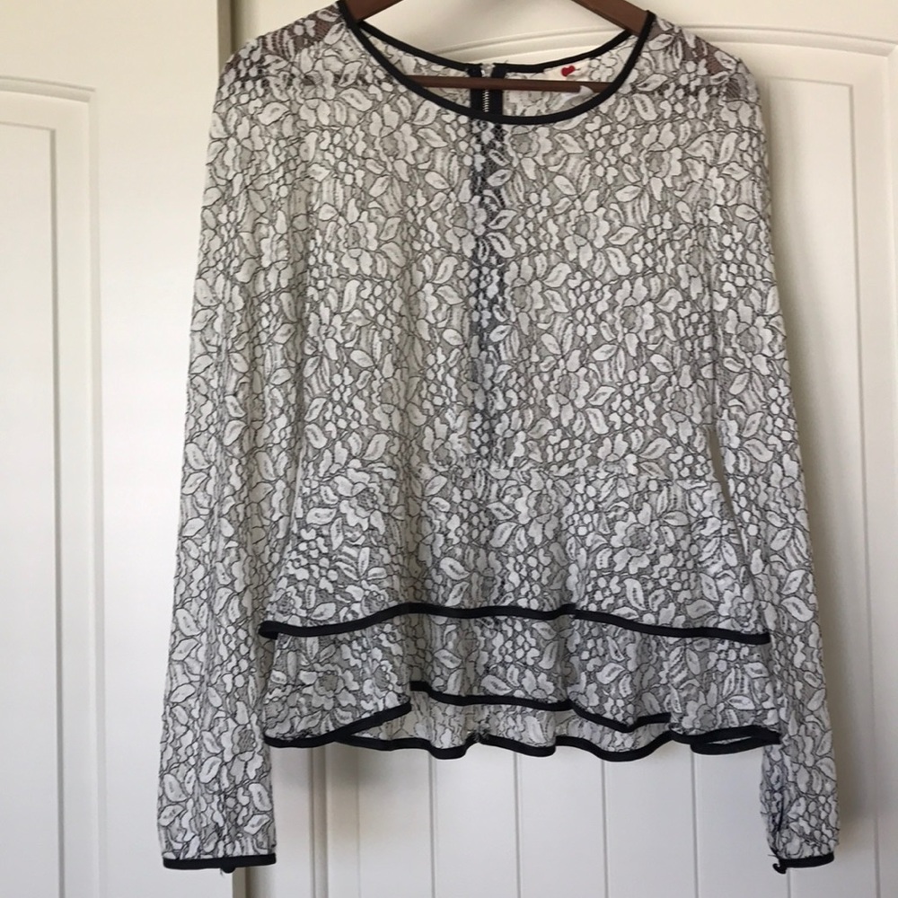 Long sleeve top with zipper in the back